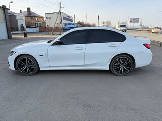 2022 BMW 3 серии 330e VII (G2x), белый, 4200000 рублей, вид 2