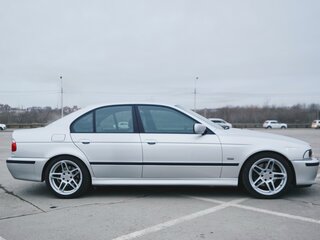 2001 BMW 5 серии 530i IV (E39) Рестайлинг, серебристый, 1400000 рублей, вид 3