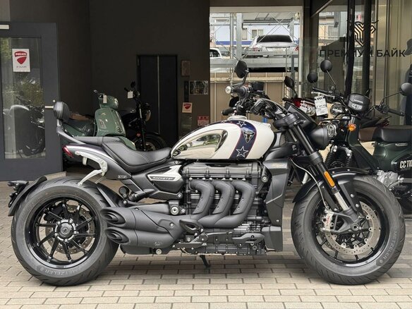 2025 Triumph Rocket 3, белый, 3299000 рублей