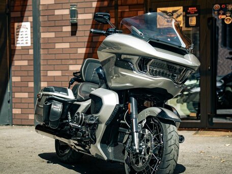 2023 Harley-Davidson CVO Road Glide, серебристый, 5850000 рублей, вид 1