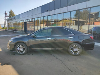 2017 Toyota Camry VII (XV50) Рестайлинг 2, серый, 2600000 рублей, вид 5