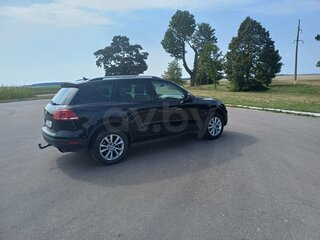 2017 Volkswagen Touareg II Рестайлинг, чёрный, 2377335 рублей, вид 4