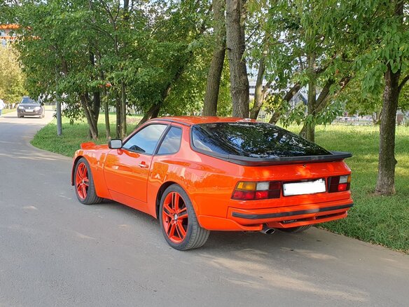 1982 Porsche 944, оранжевый - вид 5