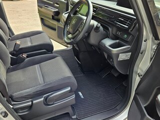 2016 Honda Stepwgn Spada V, серебристый, 2050000 рублей, вид 4