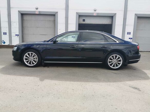 2016 Audi A8 Long III (D4) Рестайлинг, чёрный - вид 3