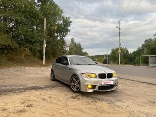 2006 BMW 1 серии 120i I (E81/E82/E87/E88), серебристый, 1100000 рублей, вид 2
