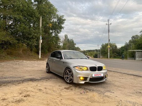 2006 BMW 1 серии 120i I (E81/E82/E87/E88), серебристый, 1100000 рублей, вид 2