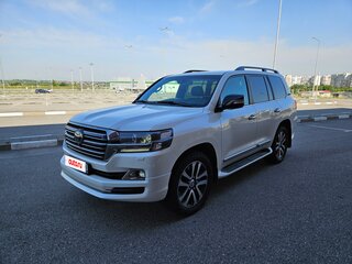 2018 Toyota Land Cruiser 200 Series Рестайлинг 2, белый, 8500000 рублей, вид 3