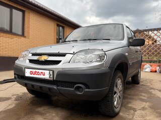 2012 Chevrolet Niva I Рестайлинг, серебристый, 420000 рублей, вид 1