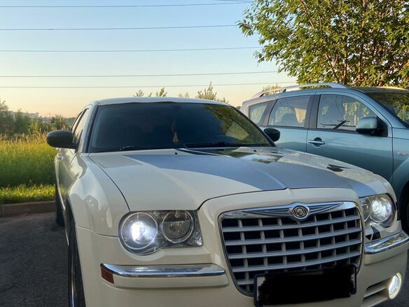 2004 Chrysler 300C I, бежевый - вид 1