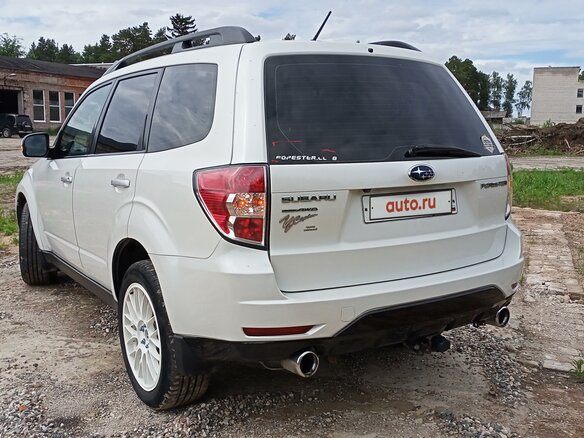 2011 Subaru Forester III Рестайлинг, белый - вид 3