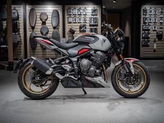 2026 Triumph Trident 800, серый, 1590000 рублей, вид 4