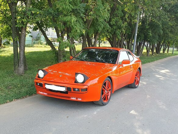 1982 Porsche 944, оранжевый - вид 2