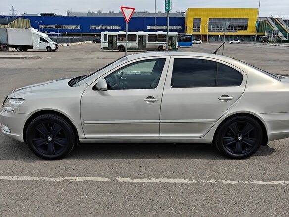 2012 Skoda Octavia II (A5) Рестайлинг, серебристый, 890000 рублей - вид 3