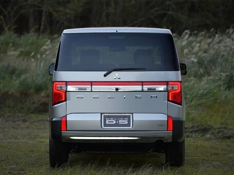 2023 Mitsubishi Delica D:5 I Рестайлинг, серебристый, 2700000 рублей, вид 5