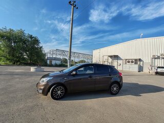 2015 Kia Rio 6-speed III, коричневый, 970000 рублей, вид 5