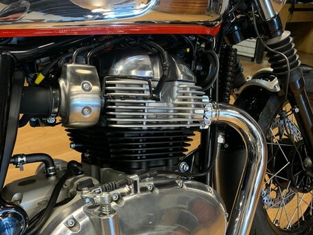 2025 Royal Enfield Interceptor 650, серебристый, 699000 рублей, вид 2