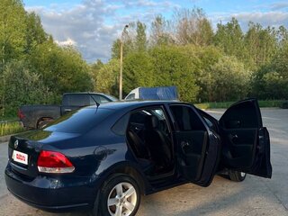 2013 Volkswagen Polo V, синий, 700000 рублей, вид 4