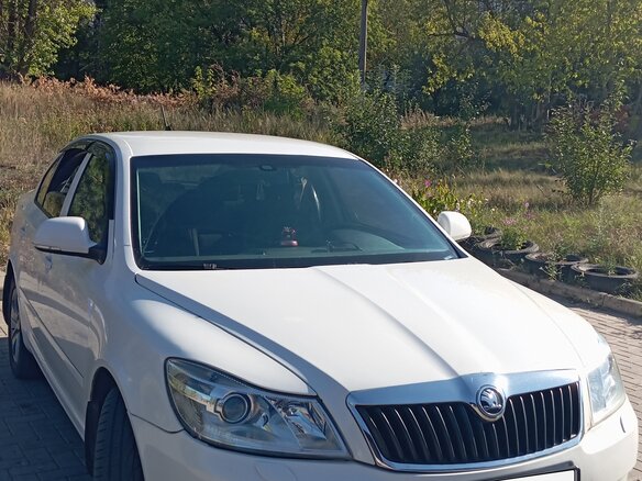 2012 Skoda Octavia II (A5) Рестайлинг, белый, 1050000 рублей - вид 2