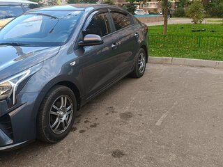 2021 Kia Rio IV Рестайлинг, серый, 2200000 рублей, вид 5