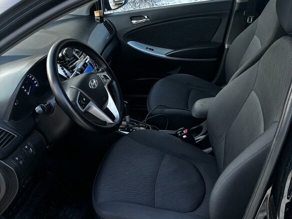 2014 Hyundai Solaris I, чёрный, 1000000 рублей - вид 3