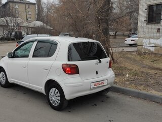 2003 Toyota Vitz I (P10), белый, 435000 рублей, вид 2