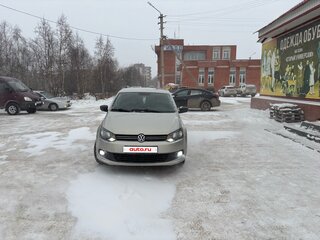 2014 Volkswagen Polo V, серебристый, 900000 рублей, вид 2