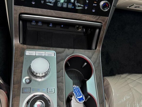 2025 Genesis GV80 I Рестайлинг, белый, 7500000 рублей - вид 16