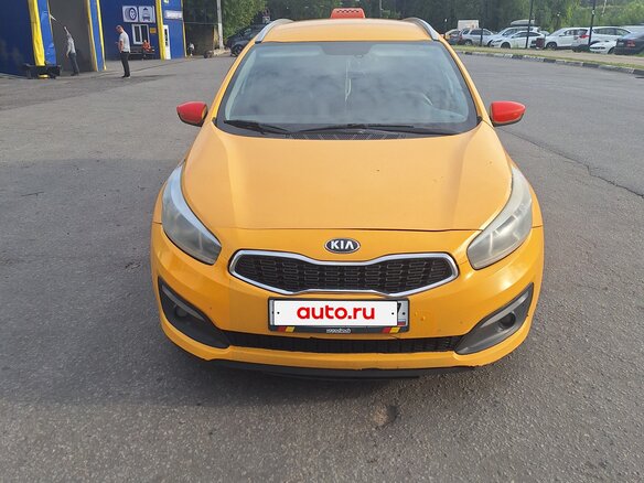 2018 Kia Ceed II Рестайлинг, золотистый, 1500000 рублей