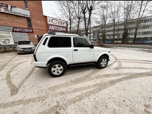 2013 Lada (ВАЗ) 2121 (4x4) I Рестайлинг, белый, 500000 рублей - вид 8