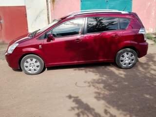 2005 Toyota Corolla Verso I Рестайлинг, красный, 670000 рублей, вид 4