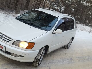 2001 Toyota Ipsum I (M10), белый, 820000 рублей, вид 2
