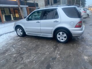 2004 Mercedes-Benz M-Класс 350 I (W163) Рестайлинг, серебристый, 750000 рублей, вид 5