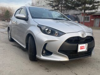2020 Toyota Yaris IV, серый, 1180000 рублей, вид 1