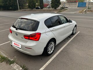 2018 BMW 1 серии 118i II (F20/F21) Рестайлинг 2, белый, 2350000 рублей, вид 3