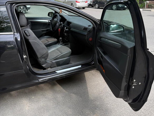 2008 Opel Astra GTC H Рестайлинг, чёрный, 610000 рублей - вид 7