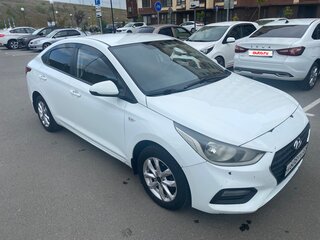 2018 Hyundai Solaris II, белый, 1100000 рублей, вид 2