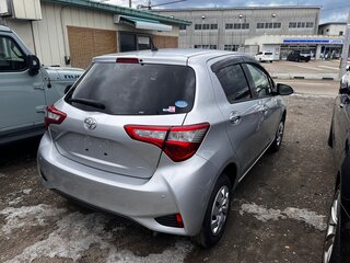 2019 Toyota Vitz III (XP130) Рестайлинг 2, серебристый, 1220000 рублей, вид 2