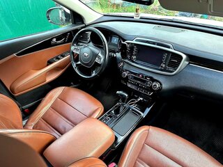 2018 Kia Sorento III Prime Рестайлинг, белый, 2500000 рублей, вид 4