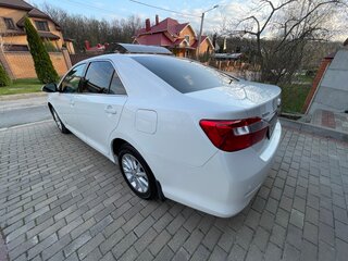 2013 Toyota Camry VII (XV50), белый, 2660000 рублей, вид 4