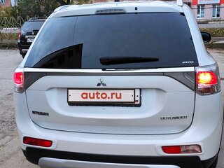 2014 Mitsubishi Outlander III Рестайлинг, белый, 1699999 рублей, вид 5