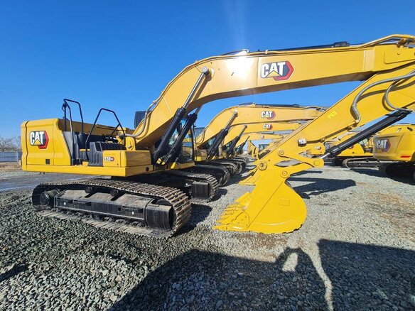 2022 Caterpillar 330, золотистый, 26400000 рублей