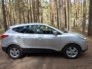 2010 Hyundai ix35 I, серебристый, 800000 рублей, вид 3