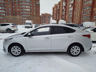 2018 Hyundai Solaris II, серебристый, 880000 рублей, вид 3