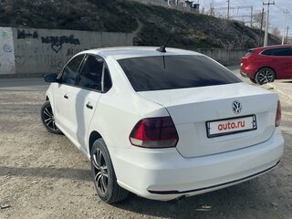 2017 Volkswagen Polo V Рестайлинг, белый, 870000 рублей, вид 2