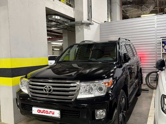2014 Toyota Land Cruiser 200 Series Рестайлинг 1, чёрный, 4000000 рублей - вид 3