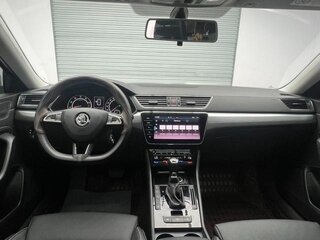2022 Skoda Superb III Рестайлинг, серебристый, 1940000 рублей, вид 4