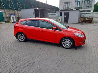 2011 Ford Focus III, красный, 640000 рублей, вид 3