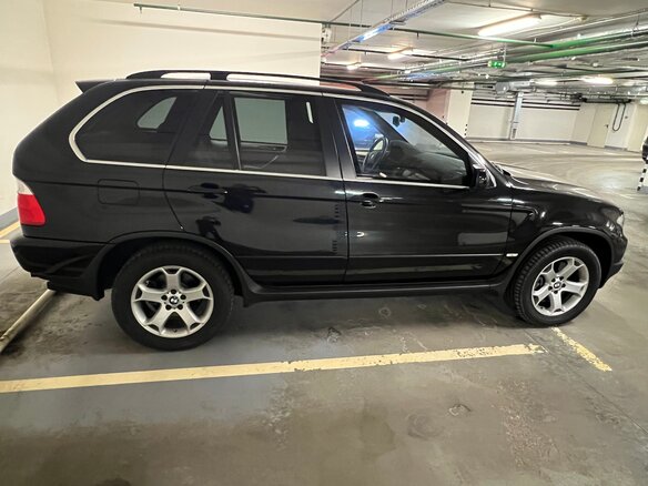 2004 BMW X5 4.4i I (E53) Рестайлинг, чёрный - вид 2