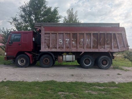 2007 Sinotruk Howo A5, красный, 1300000 рублей, вид 3